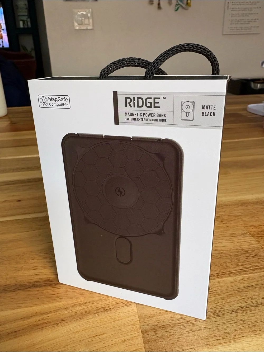 MagSafe-Compatible Black Wireless Power Bank